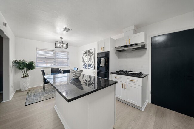 Foto del edificio - 5800 NW 45th St