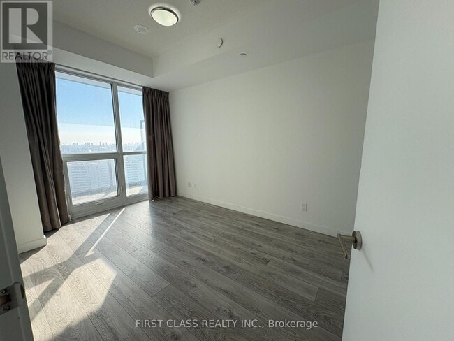 Photo du bâtiment - 38 Forest Manor Rd