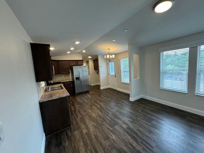 Building Photo - 2 Bedroom 2 Bath Manufactured Home