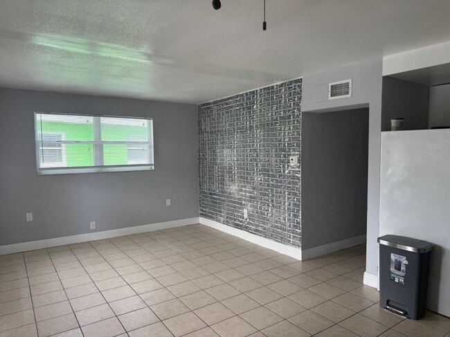 Building Photo - 311 Avanda Ct