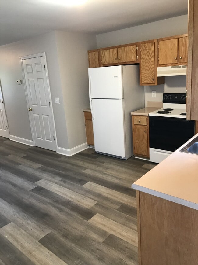 Kitchen - 601 W Tyler St