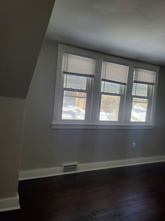 Building Photo - 3152 Sorento St