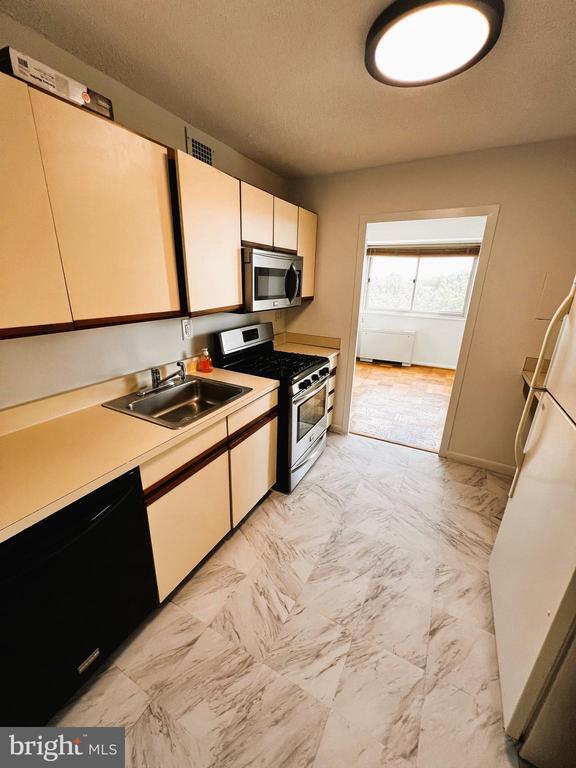 Foto del edificio - 2500 N Van Dorn St