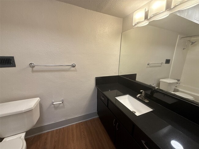 Foto del edificio - 5400 Memorial Dr