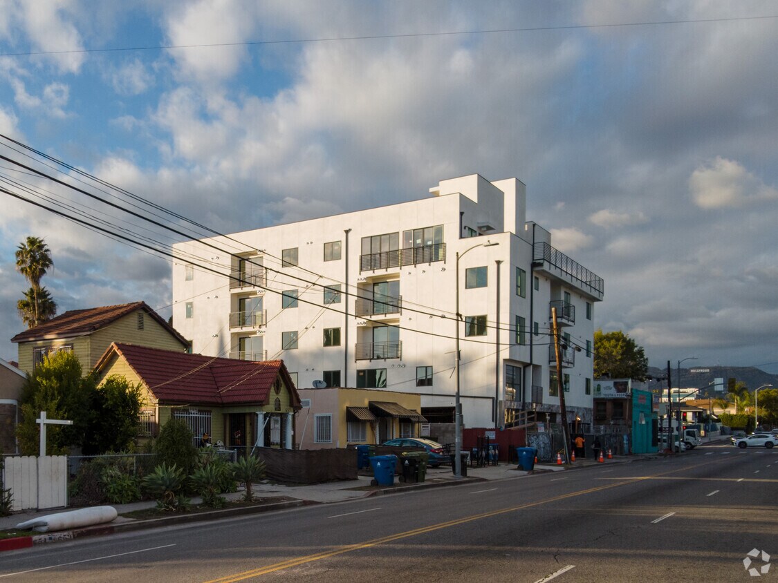 EL 2021 - 667 Wilton Apartments