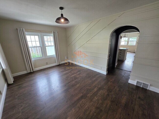Foto del edificio - UNIQUE AND COZY 3 BR + BONUS ROOM HOME