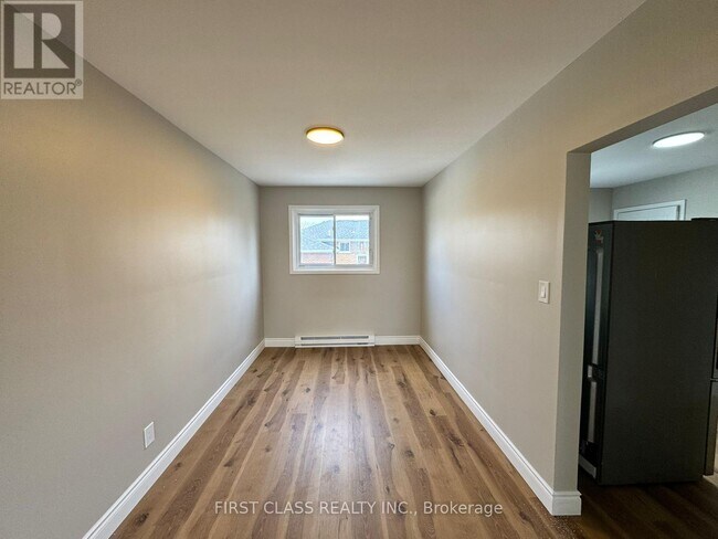 Building Photo - 596 Digby Ave