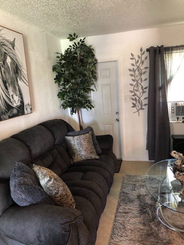 Foto del edificio - 37280 Okeechobee Ave