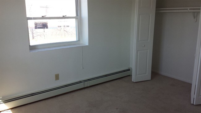 Foto del edificio - 1 br, 1 bath Apartment - 91 Veterans Rd 314