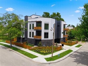 Building Photo - 4605 Belmont Ave