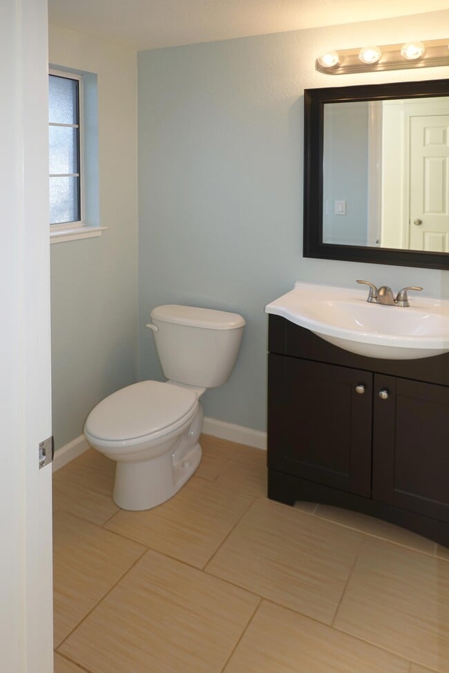 Half Bath - 1013 Woodside Rd