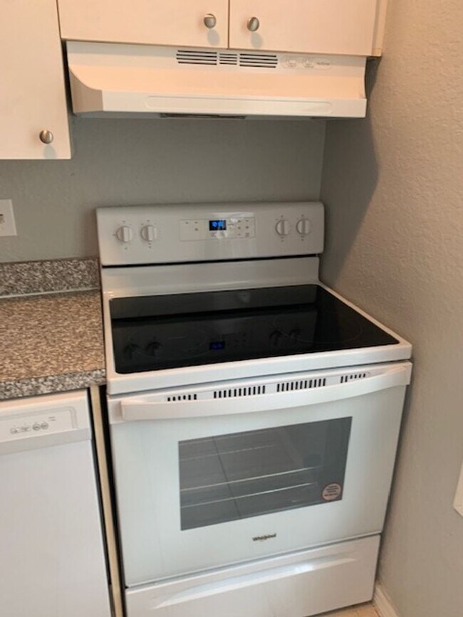 Foto del edificio - 1 Bed/1 Bath Condo in MetroWest ...