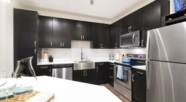 Foto del edificio - Spacious 1-Bedroom Homes: Your Urban Oasis...