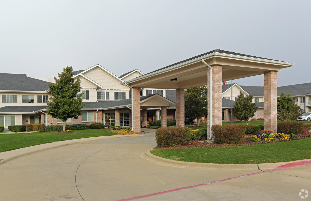 Foto principal - Pinewood Hills Independent Senior Living