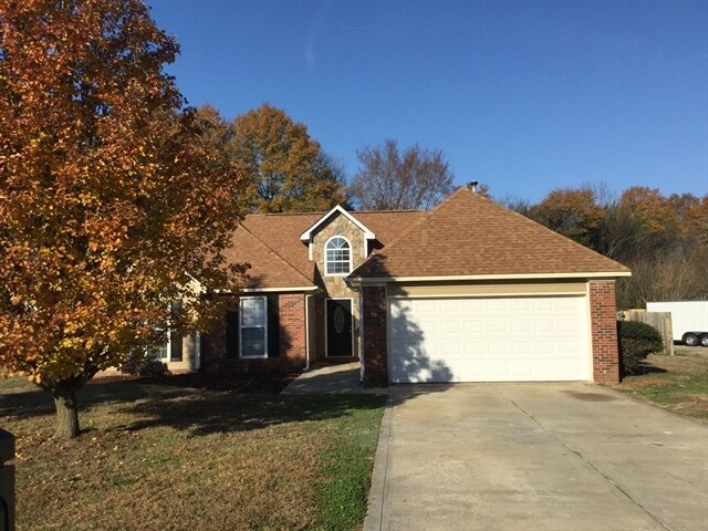 Foto principal - 4646 Falcon Chase Dr SW