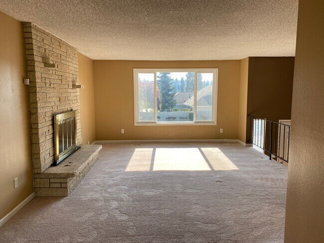 Building Photo - South Hill - 4 Bedroom House!