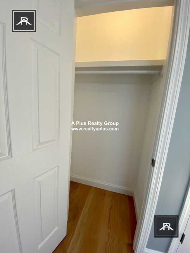 Building Photo - 2 bedroom in Boston MA 02130