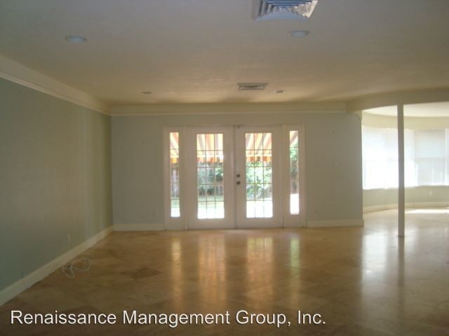 Building Photo - 3 br, 2 bath House - 2732 NE 35th Street