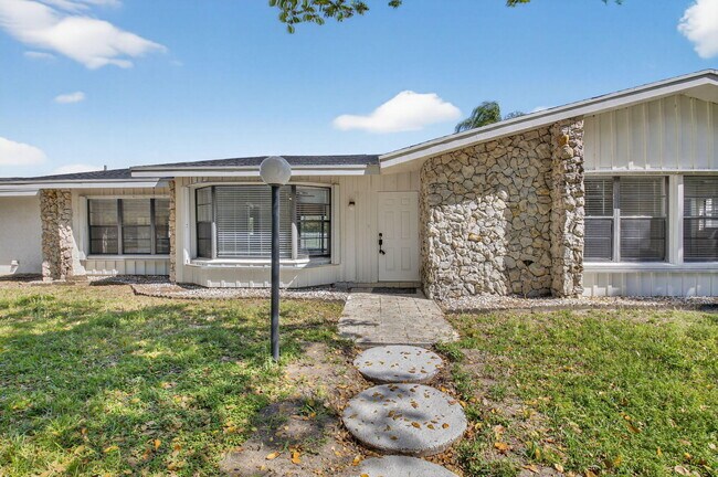 Foto del edificio - 10157 La Reina Rd