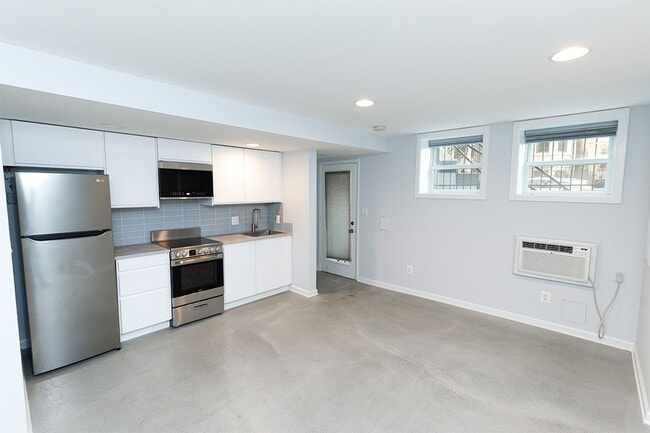 Building Photo - Prime Logan Circle Studio with In-Unit W/D!