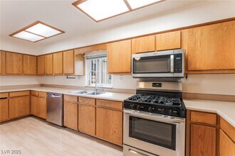 Building Photo - 2629 Hickey Ave