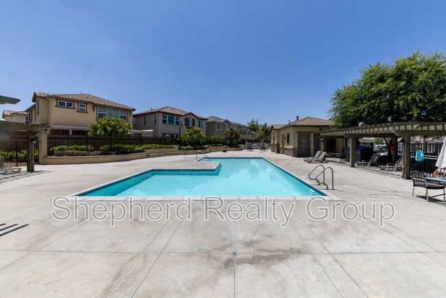 Photo - 28468 Sunflower St House