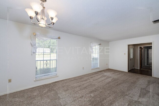 Foto del edificio - Charming 3 Bed 2 Ba Home Close to Saraland