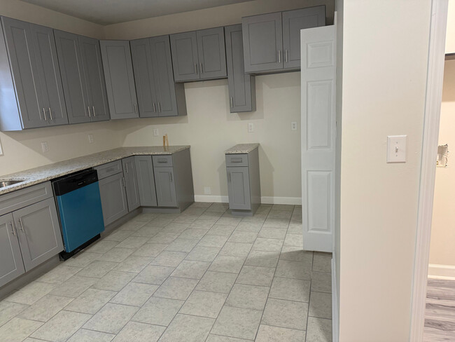 Foto del edificio - Room in House on Campbellton Rd SW