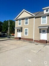 Building Photo - 416 Hughes St