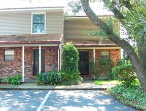 Building Photo - 229 Carmel Dr