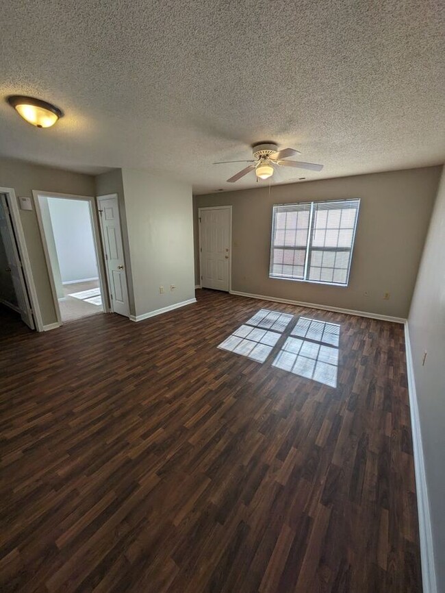 Foto del edificio - 2BD/2BA Townhome at The Squires