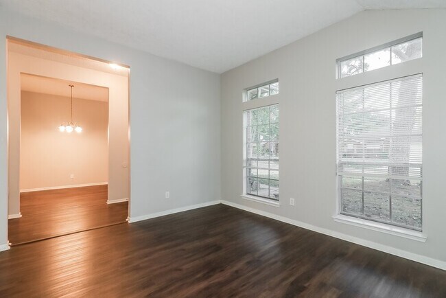 Foto del edificio - 22527 Guston Hall Ln