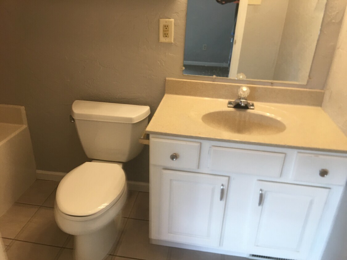 42 Ben Lomond St Unit Apt3, Uniontown, PA 15401 Apartments in