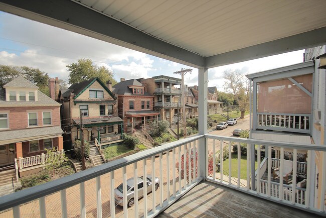 Building Photo - 525 Jeanette St