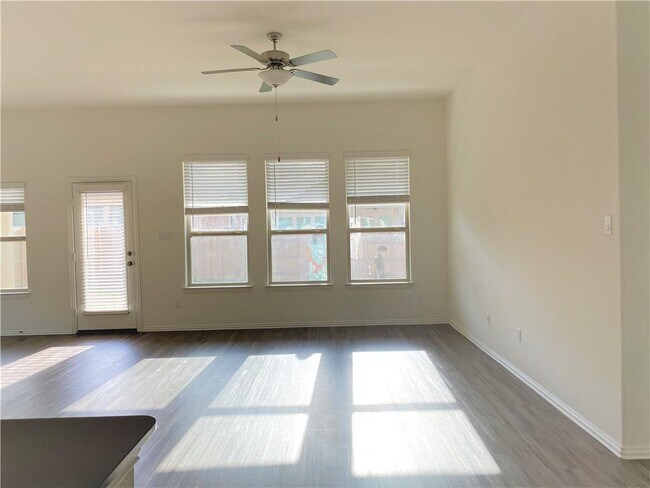Building Photo - 1309 Terrace View Dr