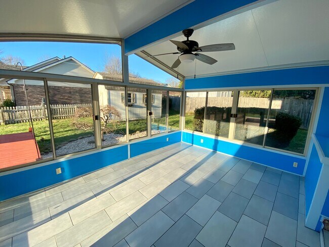 Foto del edificio - 8705 Mill Run Dr