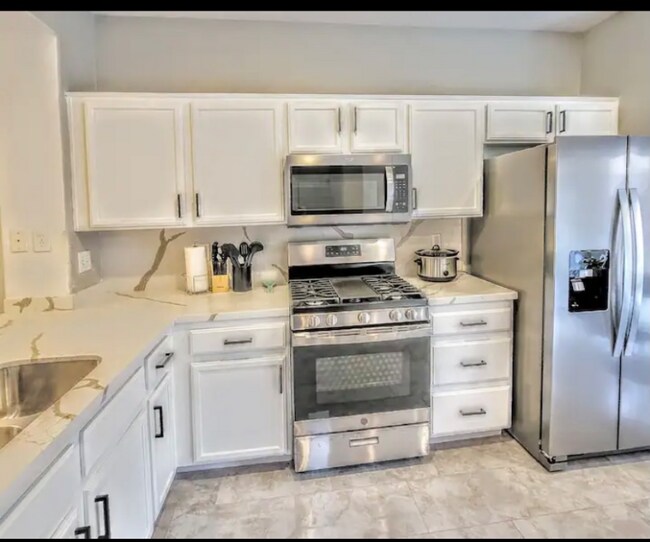 Foto del edificio - 7583 Redwood Point St