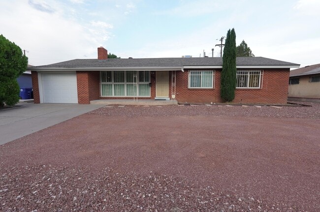 Building Photo - 2806 San Pedro Dr NE