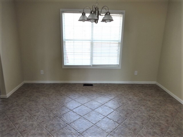 Building Photo - 307 Split Rail Way