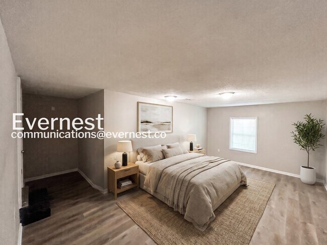 Foto del edificio - 4 Bed, 2 Bath Home with Fenced Yard and Parking / Pet-Friendly / Available Soon!