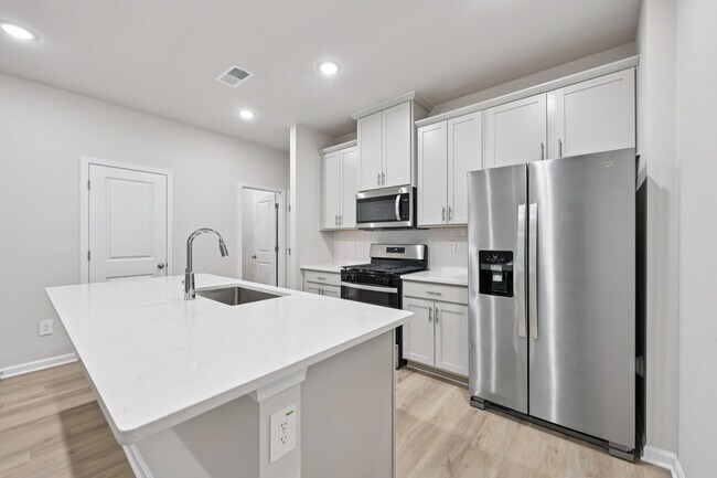 Building Photo - 3512 Rosebush Dr