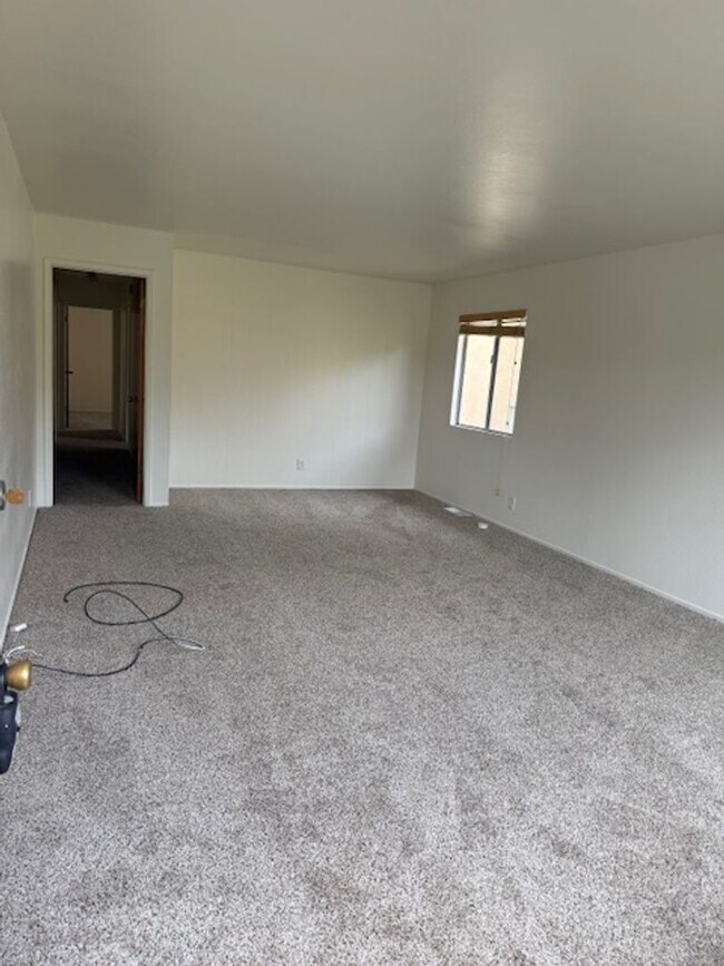 Foto del edificio - Large Three bedroom two bath home walking distance to downtown Monterey, DLI, MIIS and the Warf