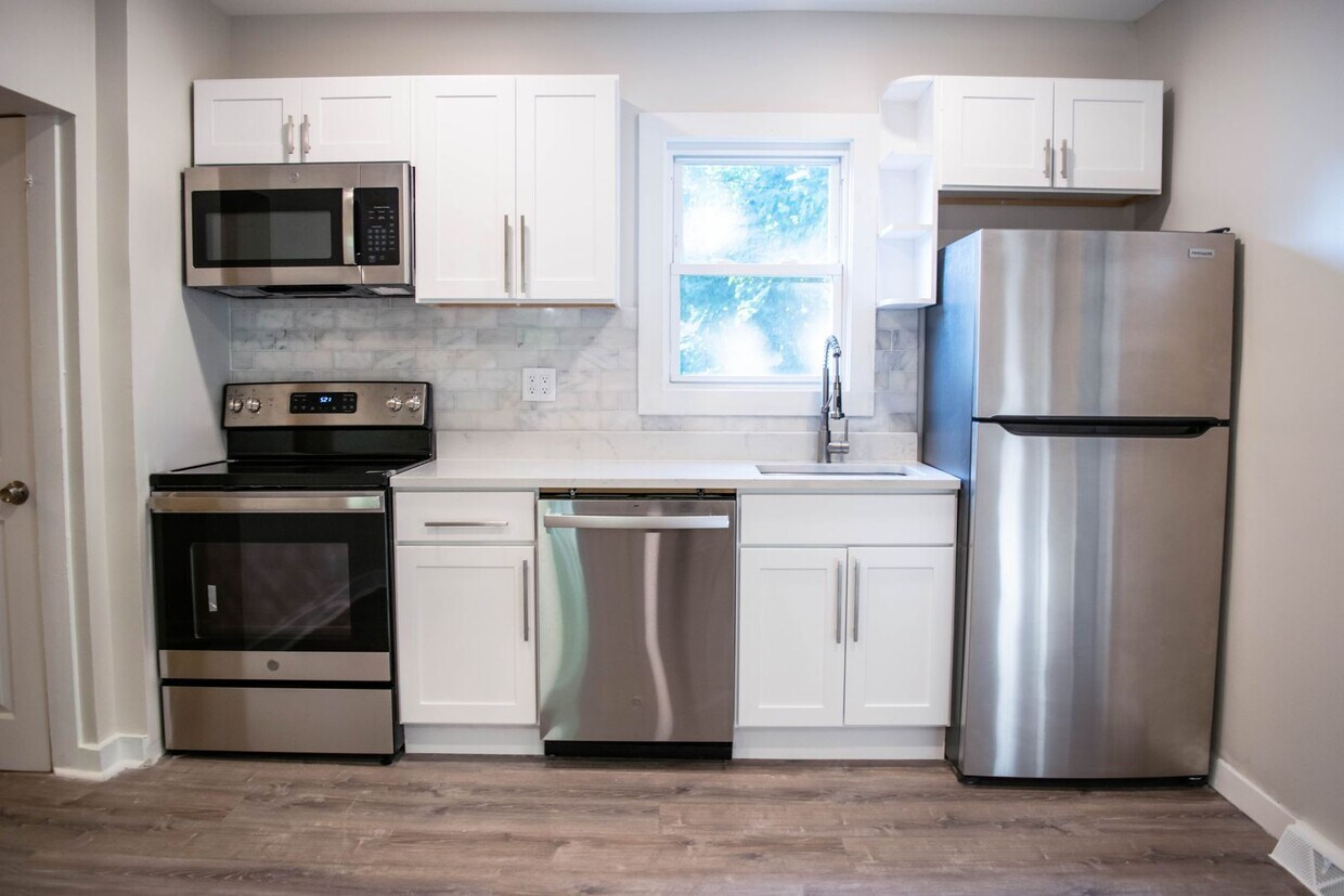 Foto principal - 3-Bedroom Single Family Home with Large Yard