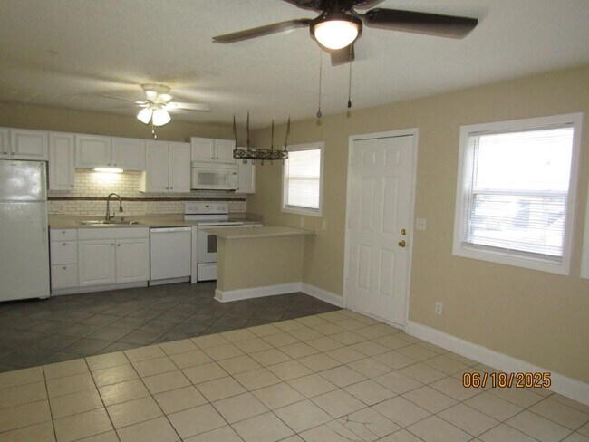 Foto del edificio - 4150 Horseshoe Rd N