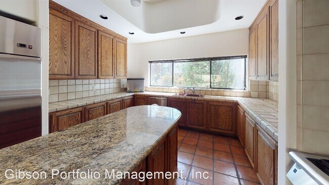 Building Photo - 3 br, 5 bath House - 813 Melville Avenue