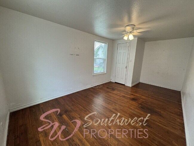 Foto del edificio - Spacious, quiet downstairs unit in heart of downtown