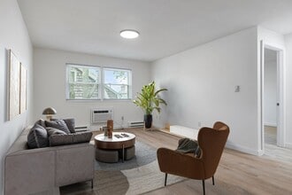 Building Photo - 303 Broadway