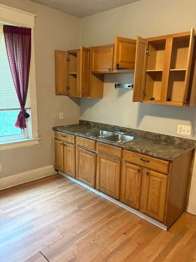 Foto del edificio - 1559 Ambrose Ave