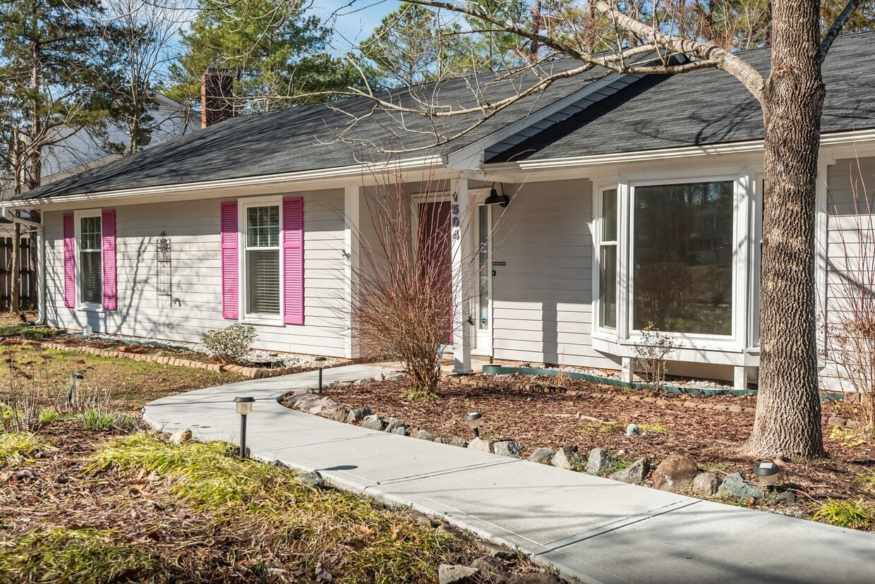 Primary Photo - Charming 3-bedroom, 2-bathroom house locat...