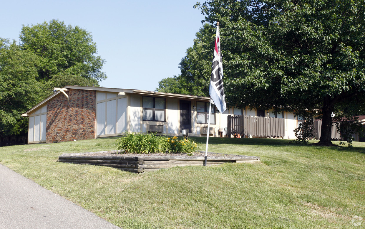 Primary Photo - Arbors of Cortland, Howland